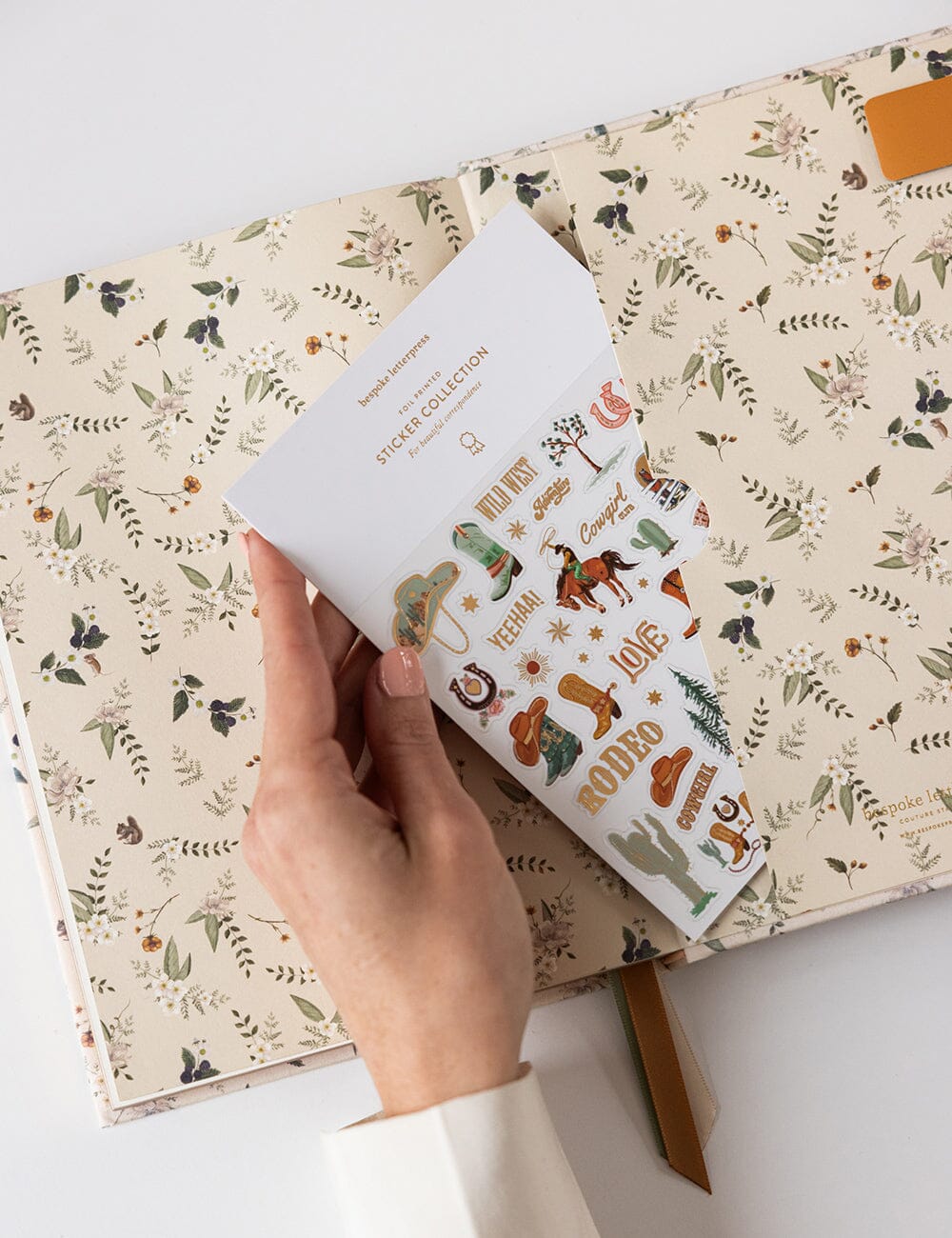 2026 Desktop Linen Bound Planner - Button Fern - Image 13