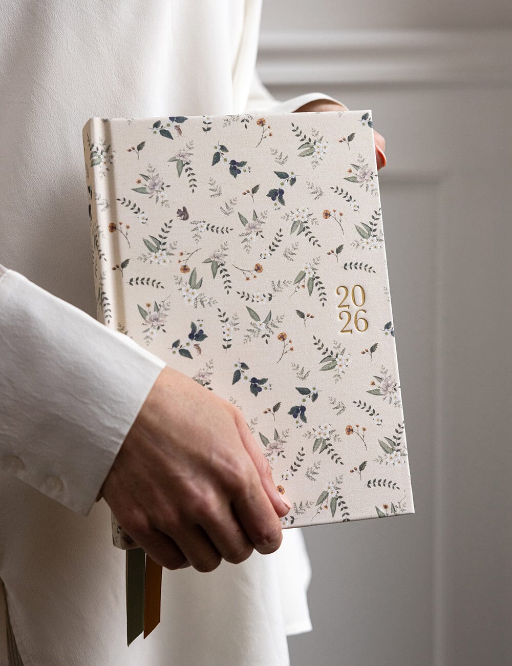 2026 Desktop Linen Bound Planner - Button Fern - Image 3