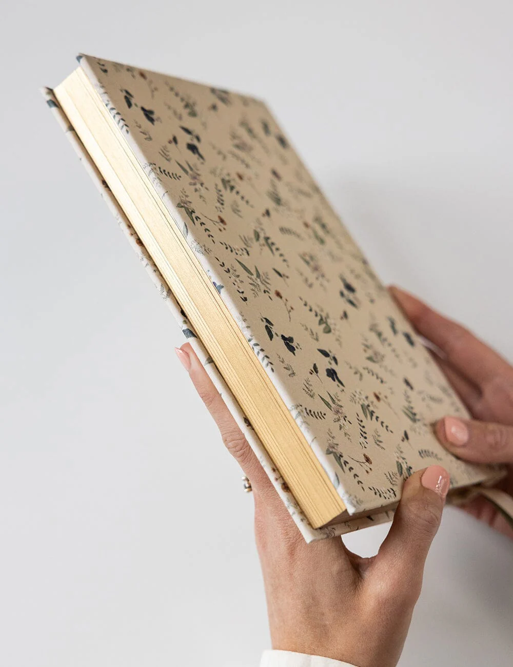 2026 Desktop Linen Bound Planner - Button Fern - Image 6