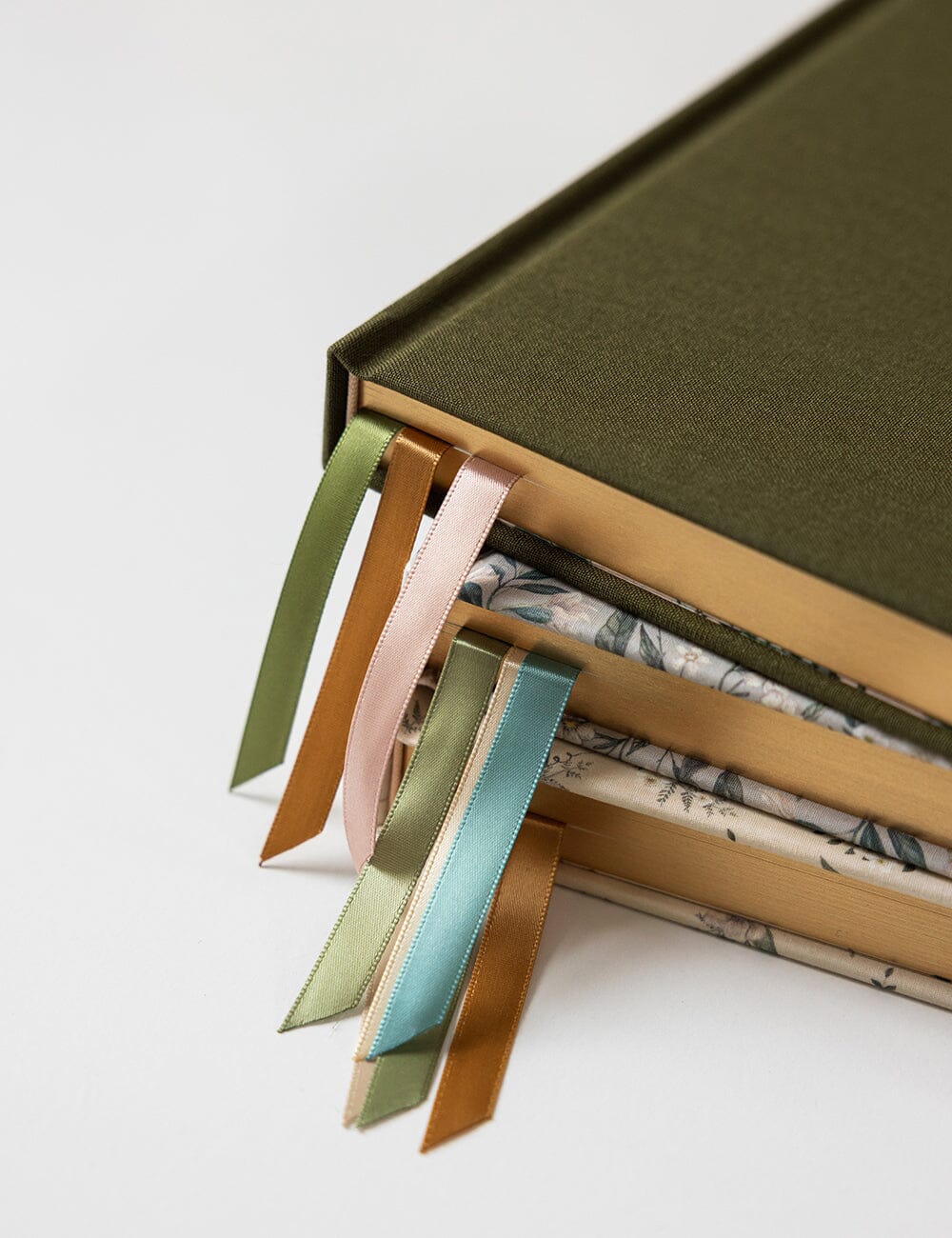 2026 Desktop Linen Bound Planner - Hunter Green - Image 12