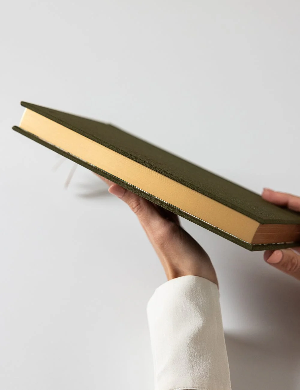 2026 Desktop Linen Bound Planner - Hunter Green - Image 8