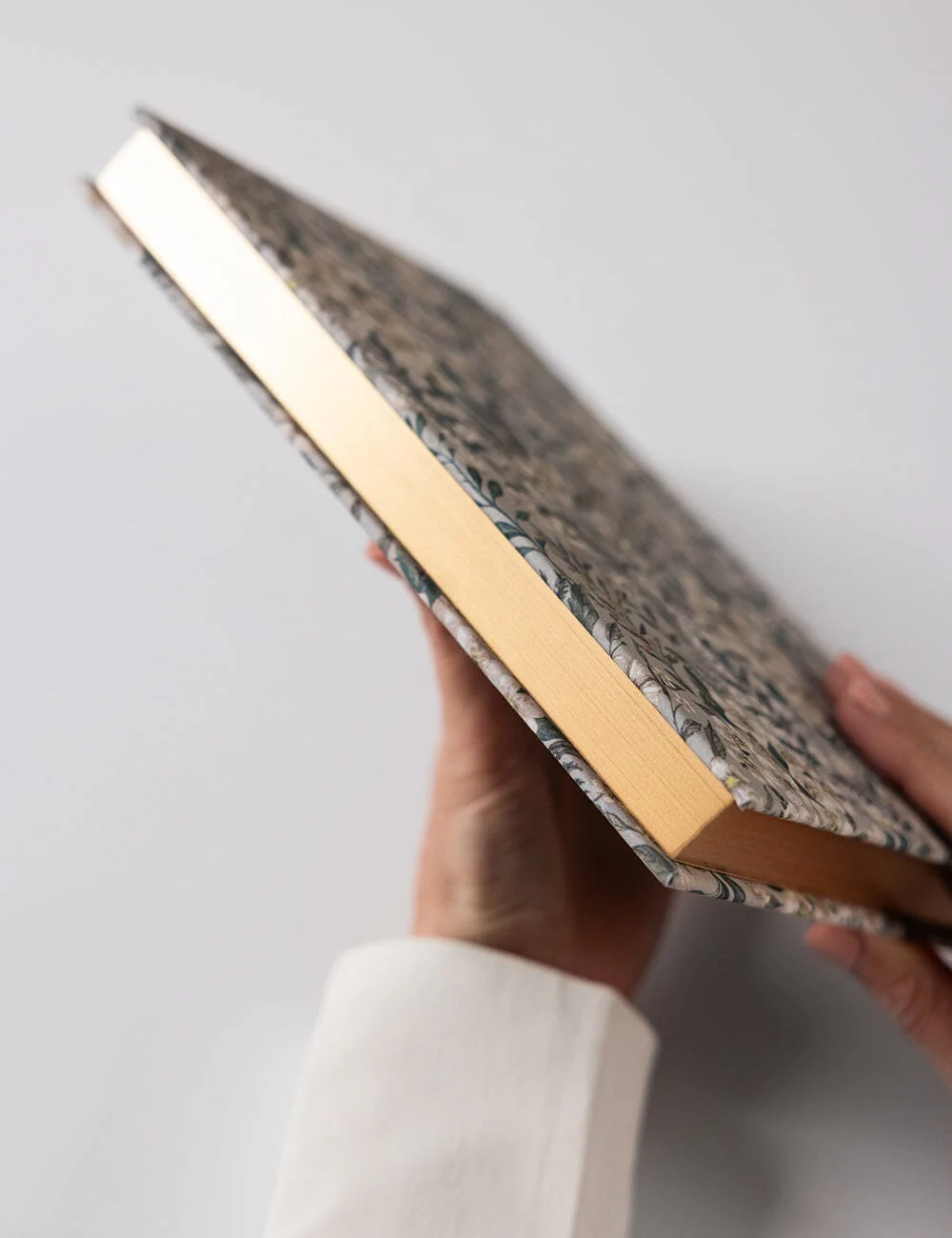 2026 Desktop Linen Bound Planner - Ivory Garden - Image 6