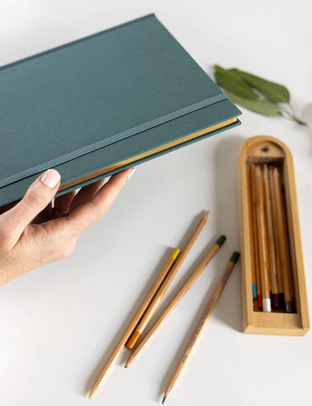 A4 Linen Bound Art Sketch Journal - Meadow - Image 7