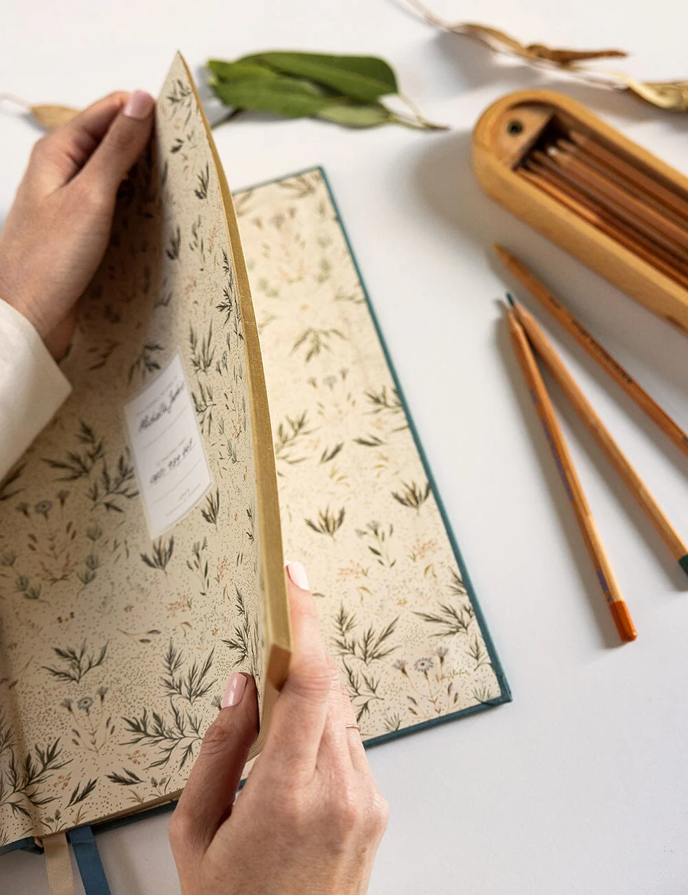 A4 Linen Bound Art Sketch Journal - Meadow - Image 8