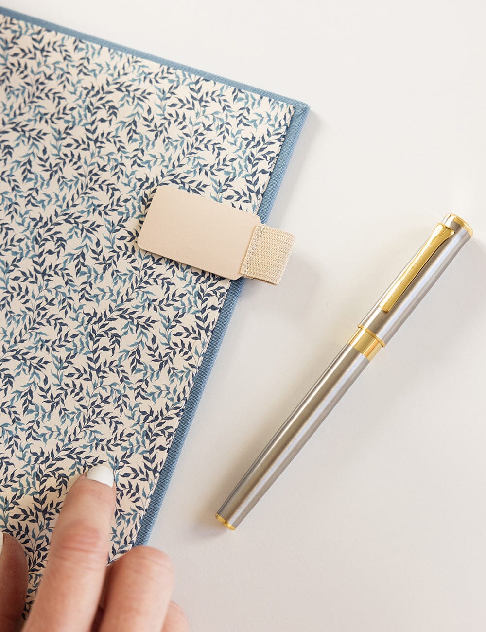 Silver Executive Gel Ink Pen (Boxed) - Image 3