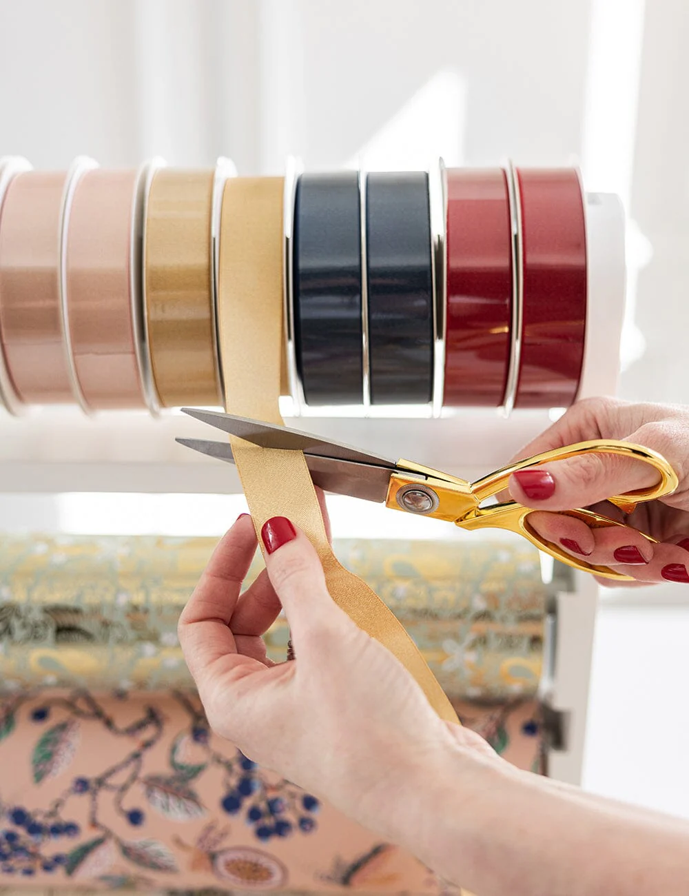 Luxury Gift Wrap Station - Image 13