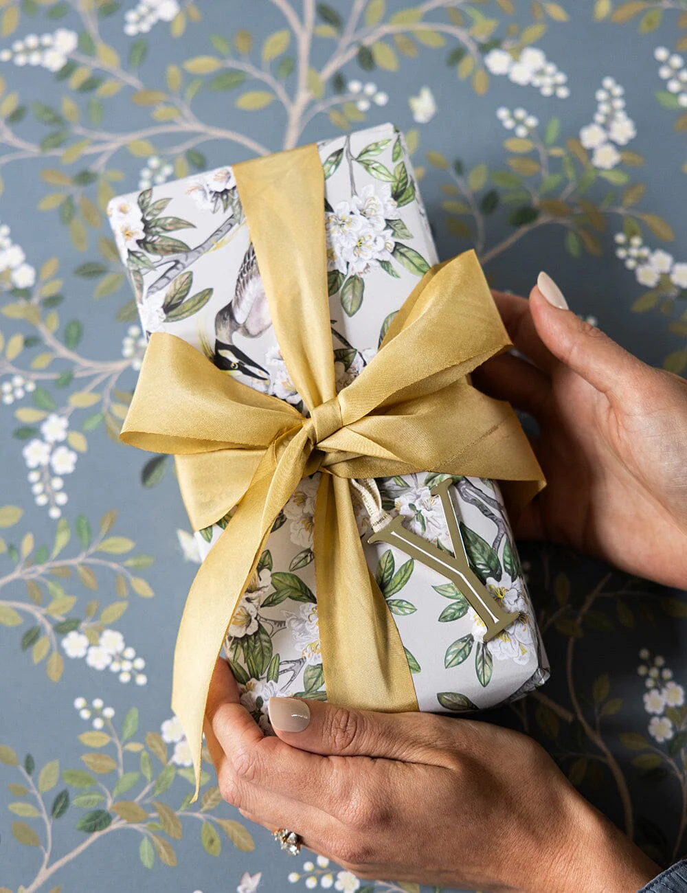 Victoria / White Blossom 6pk Gift Wrap Sheets - Image 10